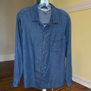 Old Navy Women's Medium Wash Button Down Shirt
